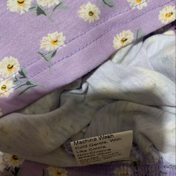 Lavender with White Ditsy Floral Design Button-Up Crop Top NWOT - Picture 8 of 13